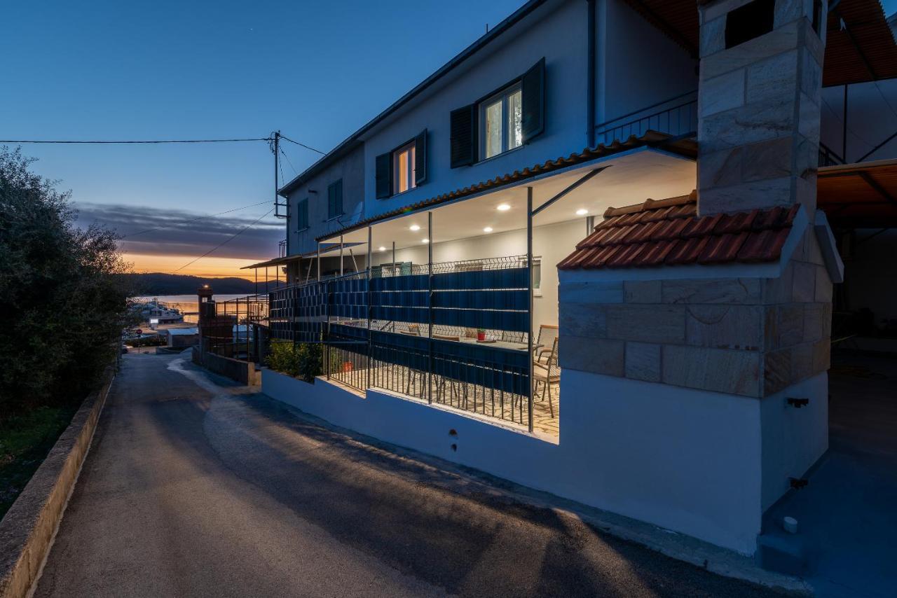 Apartment Radic-Perfect Location For Summer Activities Trogir Exterior foto