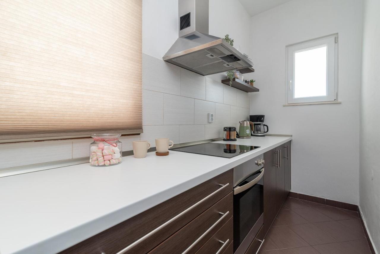 Apartment Radic-Perfect Location For Summer Activities Trogir Exterior foto