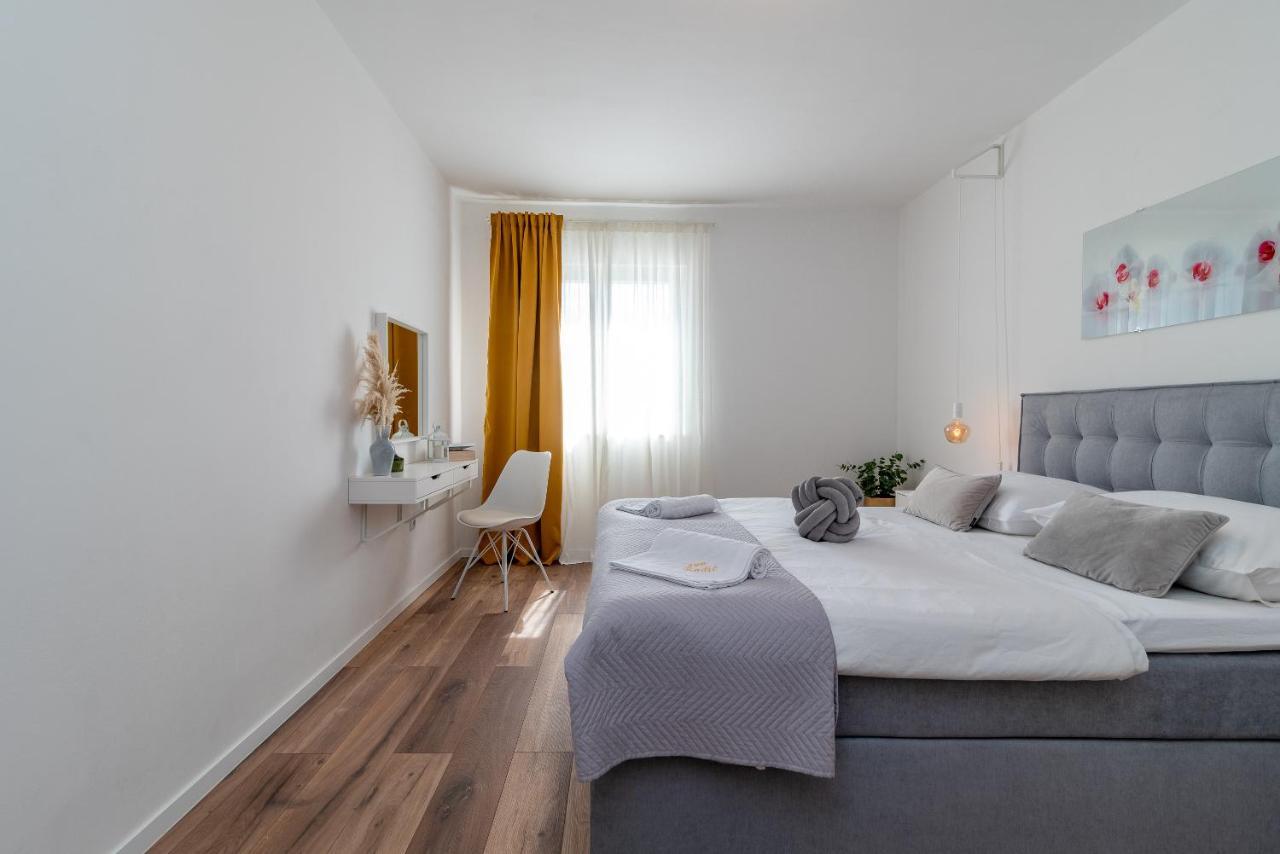 Apartment Radic-Perfect Location For Summer Activities Trogir Exterior foto